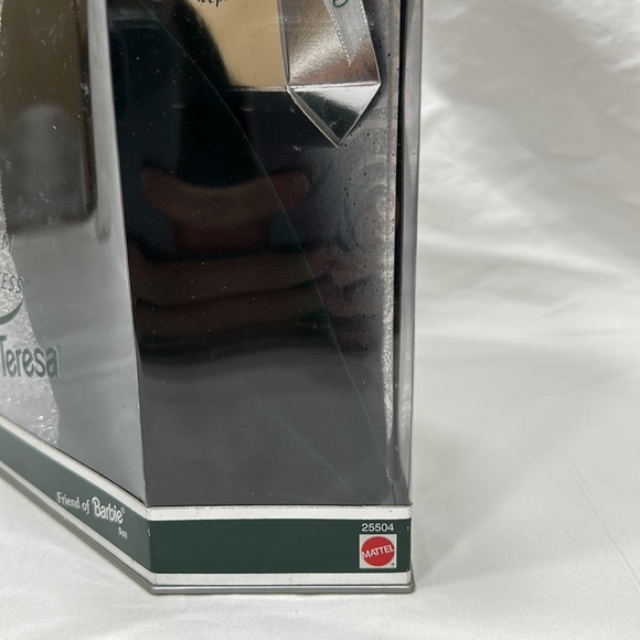 Millennium Princess Teresa barbie doll - Picture 5 of 12